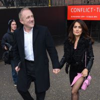 Fashion Week : Salma Hayek, modeuse sexy à Londres, avec son mari