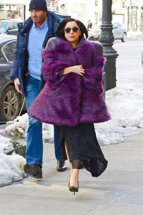 Lady Gaga quitte son hotel à New York le 16 février 2015. 
