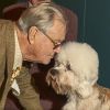 Le prince consort Henrik de Danemark a reçu la distinction d'Ami des chiens de l'année de la part de l'Association des chenils danois lors d'un concours canon à Hillerod le 21 février 2015. L'époux de la reine Margrethe II était présent avec ses deux teckels, a lu un de ses poèmes et dévoilé un tableau le représentant avec un teckel.