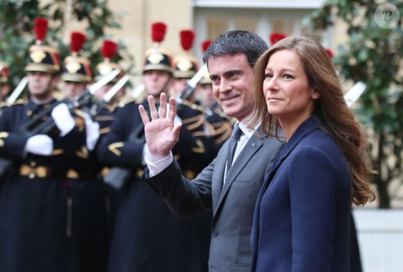 Le roi Carl Gustav de Suède reçu par le premier ministre Manuel Valls et sa femme Anne Gravoin à Matignon, Paris le 3 décembre 2014  