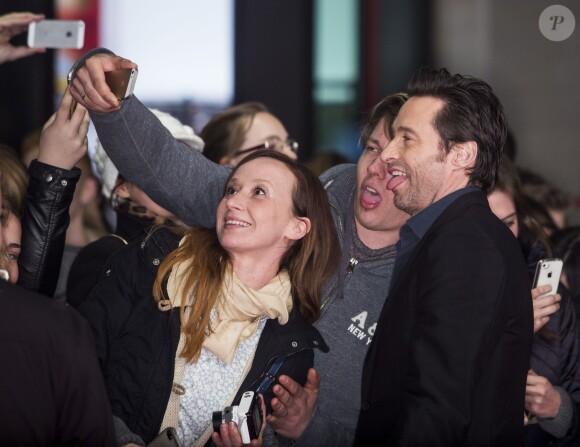 Hugh Jackman à la première du film "Chappie" à Berlin, le 27 février 2015  Hollywood actors Hugh Jackman, Sigourney Weaver and Dev Patel were on the red carpet for the new action film 'Chappie' accompanied by director Neill Blomkamp during a fan-event at Leipziger Platz in Berlin, February 27th, 201527/02/2015 - Berlin