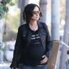 Exclusif - Sara Gilbert enceinte fait du shopping à West Hollywood, le 11 février 2015.