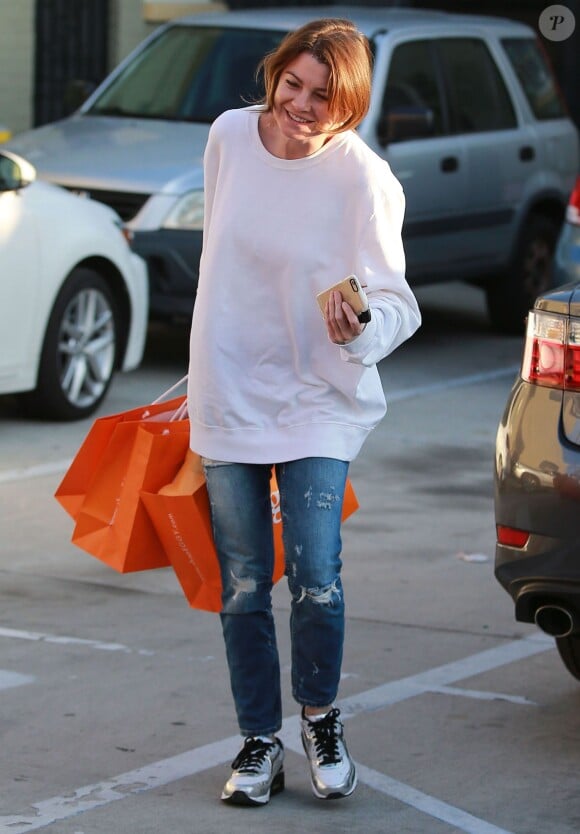 Ellen Pompeo fait du shopping dans un magasin de vêtements pour enfants à West Hollywood, le 25 février 2015 