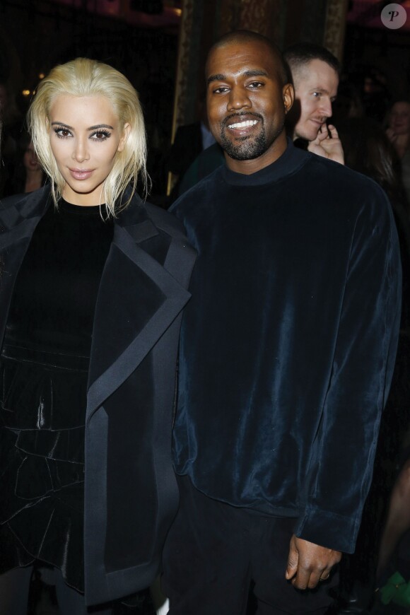 Kim Kardashian (blonde) et son mari Kanye West - People au défilé de mode "Balmain" prêt-à-porter Automne-Hiver 2015-2016 au Grand Hôtel à Paris, le 5 mars 2015.