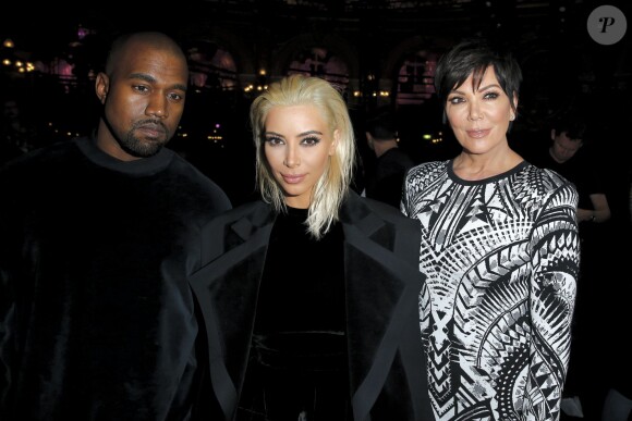 Kanye West, sa femme Kim Kardashian (blonde) et Kris Jenner - People au défilé de mode "Balmain" prêt-à-porter Automne-Hiver 2015-2016 au Grand Hôtel à Paris, le 5 mars 2015.