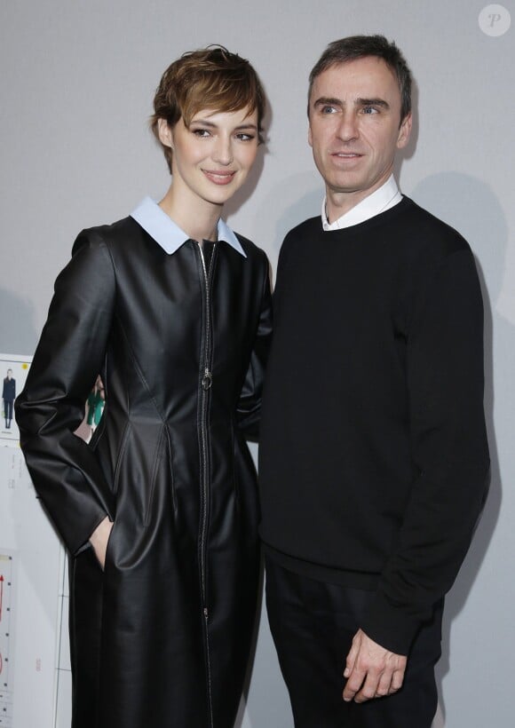 Le designer Raf Simons et Louise Bourgoin - Backstage au défilé de mode "Christian Dior", collection prêt-à-porter automne-hiver 2015/2016, à Paris. Le 6 mars 2015