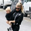 Exclusif - Fergie emmène son fils Axl et la fille d'une amie s'amuser au parc à Brentwood, le 27 février 2015