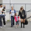 Fergie et son mari Josh Duhamel en compagnie de leur fils Axl et de la soeur de Josh à Brentwood, le 28 février 2015