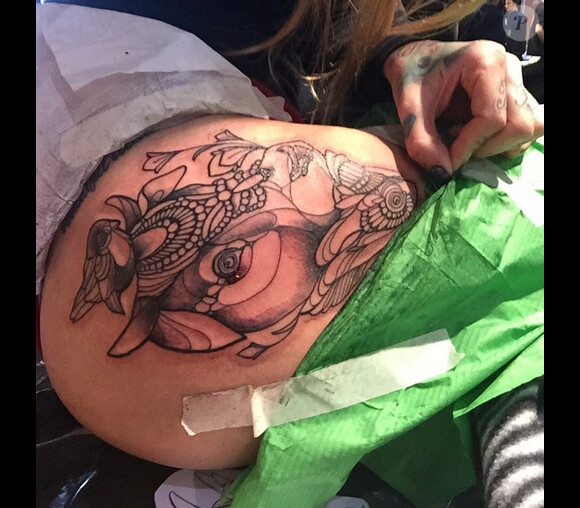 Fanny Maurer dévoile son nouveau tatouage sur Instagram, le 7 mars 2015.