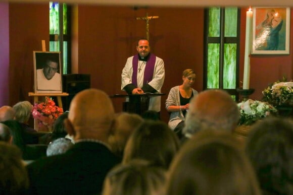 Exclusif - Une cérémonie religieuse en l'honneur de Pascal Brunner s'est tenue à l'Athanée de Nice, le 7 mars 2015, en présence de sa compagne Dominique, de son ex-femme, Valérie, et de leur fille Marine.
