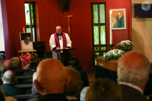 Exclusif - Une cérémonie religieuse en l'honneur de Pascal Brunner s'est tenue à l'Athanée de Nice, le 7 mars 2015, en présence de sa compagne Dominique, de son ex-femme, Valérie, et de leur fille Marine.