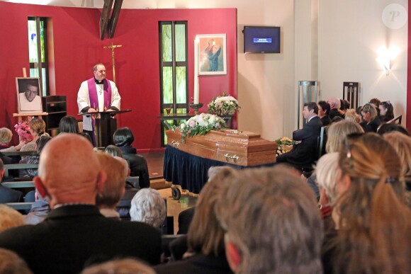 Exclusif - Une cérémonie religieuse en l'honneur de Pascal Brunner s'est tenue à l'Athanée de Nice, le 7 mars 2015, en présence de sa compagne Dominique, de son ex-femme, Valérie, et de leur fille Marine.