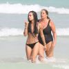 La chanteuse et actrice Zoë Kravitz se baigne à Miami, le 7 mars 2015.
