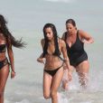  Zoë Kravitz se baigne à Miami, le 7 mars 2015. 