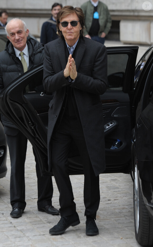 Paul McCartney arrive à l'Opéra de Paris pour assister au défilé Stella McCartney automne-hiver 2015-2016. Paris, le 9 mars 2015.