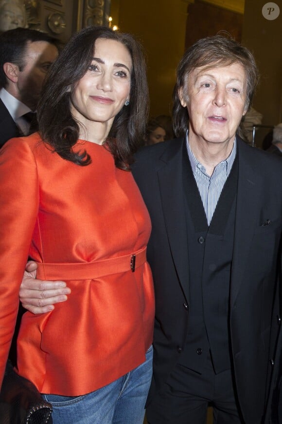 Paul McCartney et sa femme Nancy Shevell assistent au défilé Stella McCartney automne-hiver 2015-2016 à l'Opéra de Paris. Paris, le 9 mars 2015.