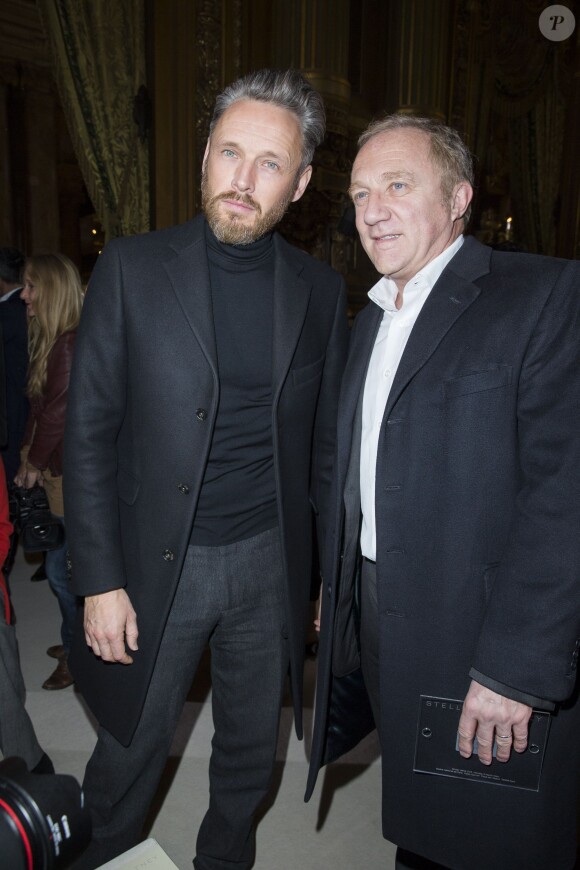 Alasdhair Willis et François-Henri Pinault assistent au défilé Stella McCartney automne-hiver 2015-2016 à l'Opéra de Paris. Paris, le 9 mars 2015.