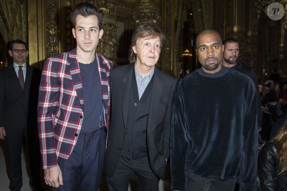 Mark Ronson, Paul McCartney et Kanye West lors du défilé Stella McCartney automne-hiver 2015-2016 à l'Opéra de Paris. Paris, le 9 mars 2015.