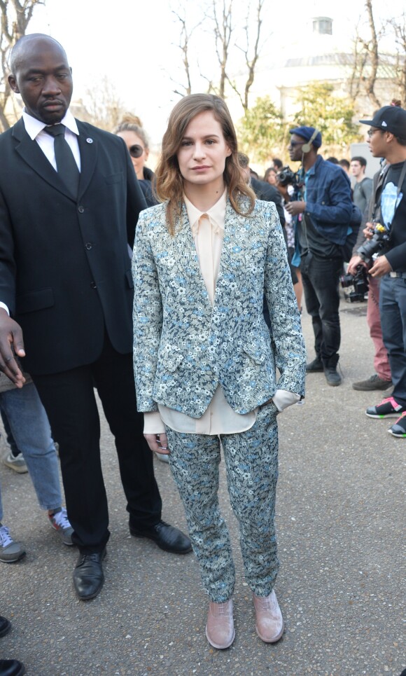 Christine and the Queens (Héloïse Letissier) au Grand Palais lors du défilé Chloé automne-hiver 2015-2016. Paris, le 8 mars 2015.