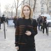 Alexandra Golovanoff arrive à la Garde Républicaine pour assister au défilé Hermès automne-hiver 2015-2016. Paris, le 9 mars 2015.