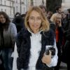 Alexandra Golovanoff arrive à la boutique Sonia Rykiel, dans le quartier de Saint-Germain-des-Près, pour assister au défilé Sonia Rykiel automne-hiver 2015-2016. Paris, le 9 mars 2015.