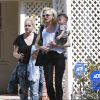 La chanteuse Gwen Stefani se rend chez des amis avec son fils Apollo avant d'aller à sa séance d'acupuncture à Los Angeles, le 9 mars 2015.  