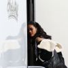 La chanteuse Rihanna sort de l'avenue entourée de nombreux fans et se rend à Versailles où elle doit tourner un clip le 9 mars 2015  Singer Rihanna is surrounded by fans after her lunch at Avenue restaurant in Paris on 09/03/2015. She later heads to Versailles where she is due to start the shooting of her new video clip09/03/2015 - Paris