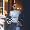 Rihanna à la sortie de son hôtel à Paris le 10 mars 2015