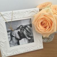 Bar Refaeli : ''In love'' et officiellement fiancée avec Adi Ezra