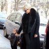 Kim Kardashian et sa fille North West quittent le Royal Monceau et se rendent à l'aéroport de Roissy-Charles-de-Gaulle. Le 12 mars 2015.