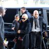 Kim Kardashian et sa fille North arrivent à l'aéroport de Roissy-Charles-de-Gaulle. Le 12 mars 2016.