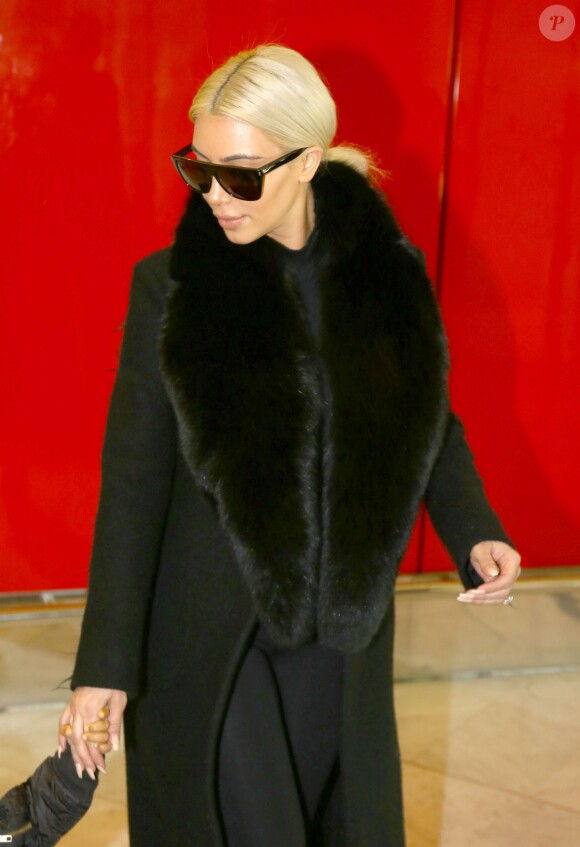 Kim Kardashian à l'aéroport de Roissy-Charles-de-Gaulle, le 12 mars 2015.
