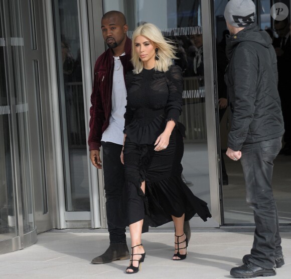 Kanye West et Kim Kardashian quittent la Fondation Louis Vuitton à l'issue du défilé Louis Vuitton automne-hiver 2015-2016. Paris, le 11 mars 2015.