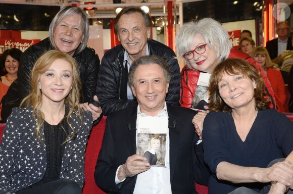 Sylvie Testud, Michel Drucker, Diane Kurys, Patrick Juvet, Alexandre Arcady et Josiane Balasko - Tournage du film "C'est le métier qui rentre" d'après le roman de Sylvie Testud sur le plateau de Vivement Dimanche à Paris le 11 mars 2015.