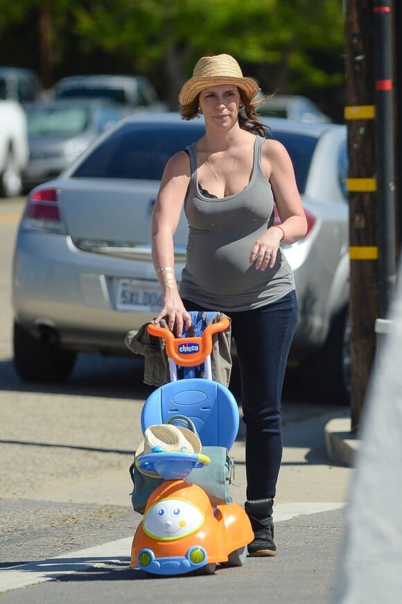 Jennifer Love Hewitt très enceinte à Los Alamos, Los Angeles, le 13 mars 2015