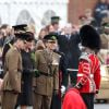 Kate Middleton, duchesse de Cambridge, enceinte de huit mois, et le prince William célébraient le 17 mars 2015 la Saint-Patrick aux Mons Barracks d'Aldershot, offrant du trèfle aux Irish Guards.