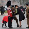 Kate Middleton, enceinte, et le prince William ont célébré la Saint Patrick avec les Irish Guards aux Mons Barracks d'Aldershot, le 17 mars 2015