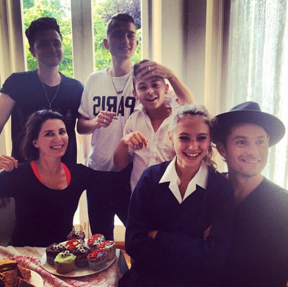 Le 10 septembre 2014, Sadie Frost a posté une photo avec ses 3 enfants, le père et ex-mari de Sadie, Jude Law, et son ancien beau-fils Finlay, dont le père est Gary Kemp