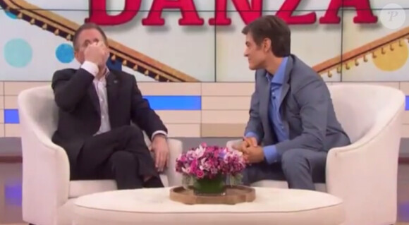 L'acteur américain Tony Danza en larmes sur le plateau de The Dr. Oz Show évoque le décès de sa mère et son grave accident de ski, mars 2015.