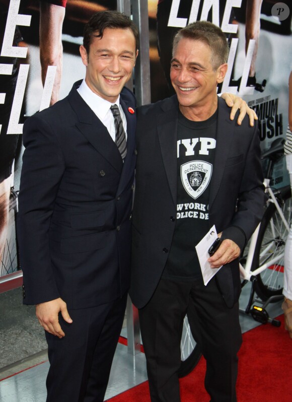 Tony Danza et Joseph Gordon-Levitt à la première du film Prenium Rush à New York, le 22 aout 2012 