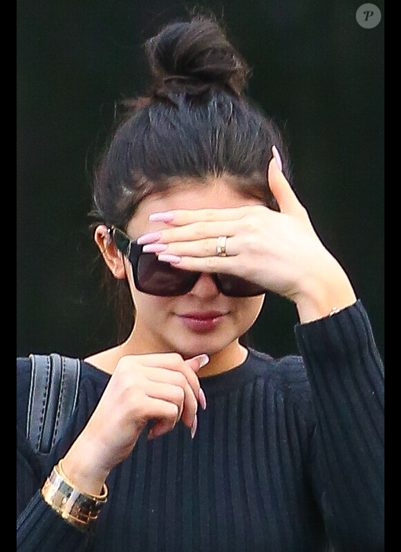 Kylie Jenner quitte le magasin Sephora au complexe The Commons, à Calabasas. Le 18 mars 2015.