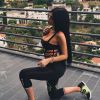 Kylie Jenner, sportive sexy sur le balcon de la villa de sa maman, Kris Jenner, à Calabasas. Photo publiée le 18 mars 2015.