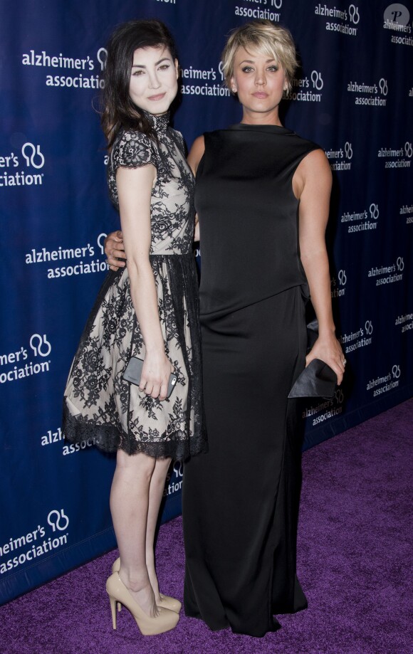 Briana Cuoco et Kaley Cuoco-Sweeting lors de la 23ème 'Night At Sardi's' au bénéfice de l'association Alzheimer's Association à l'hôtel Beverly Hilton le 18 mars 2015