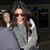 Selena Gomez arrive à l'aéroport de LAX à Los Angeles en provenance de Paris le 12 mars 2015.