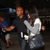 Selena Gomez arrive à Los Angeles en provenance de Paris le 12 mars 2015. 