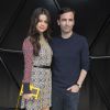 Selena Gomez et Nicolas Ghesquière au défilé Louis Vuitton prêt-à-porter collection Automne-Hiver 2015-2016 à Paris, le 11 mars 2015. 