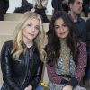Chloë Moretz et Selena Gomez au défilé Louis Vuitton prêt-à-porter collection Automne-Hiver 2015-2016 à Paris, le 11 mars 2015.