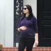 Exclusive - Jessica Pare enceinte sort son chien à Los Angeles, le 27 février 2015
