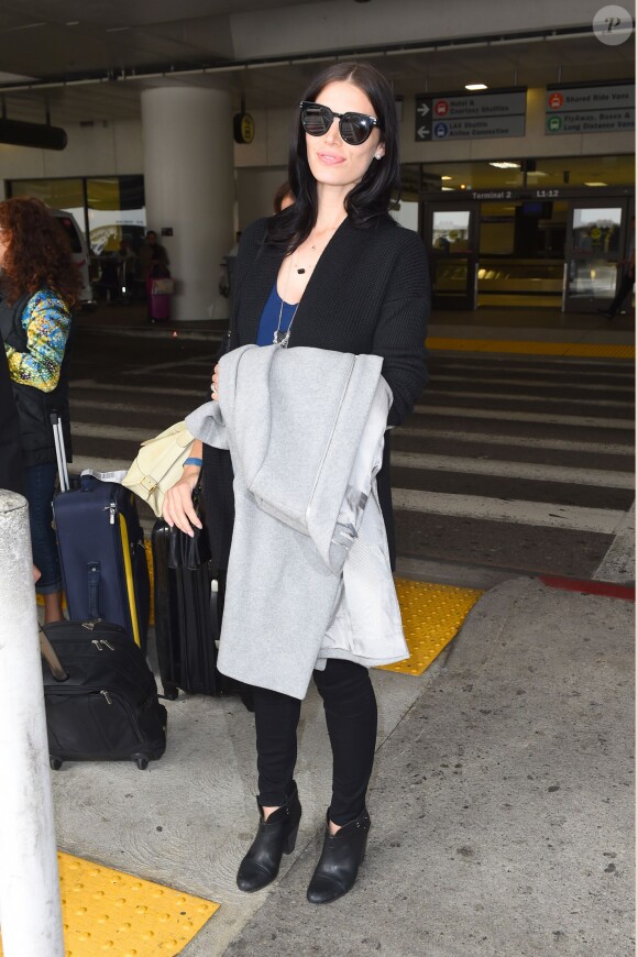 Jessica Paré enceinte arrive à LAX, Los Angeles, le 11 novembre 2014