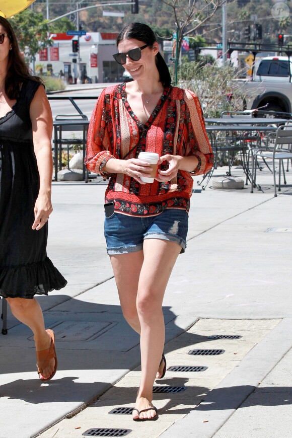 Jessica Pare et une amie à elle vont déjeuner à West Hollywood, le 23 juillet 2014